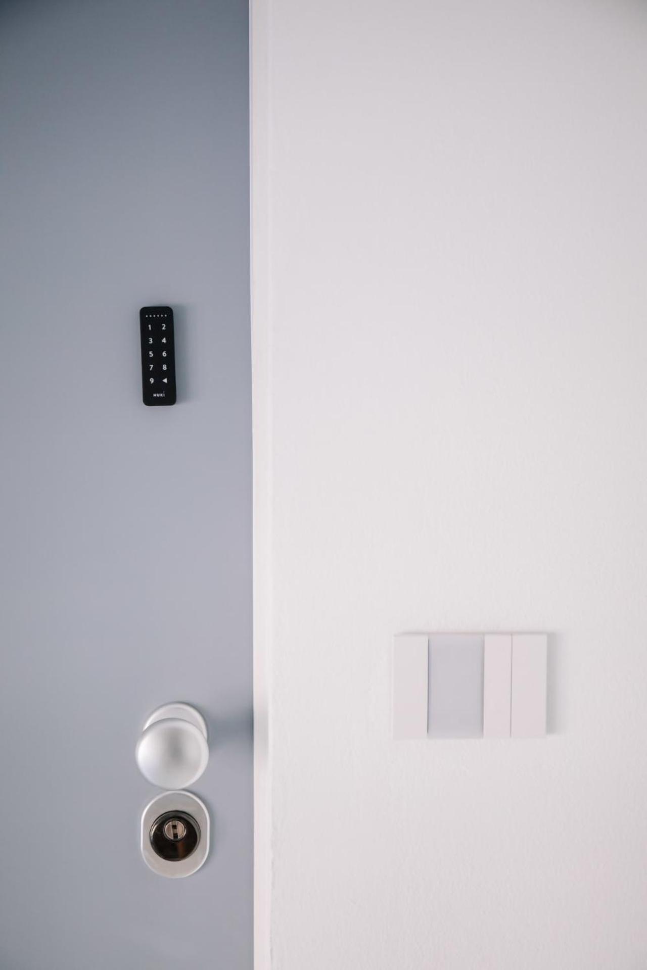 Elegant Beige Apartment - 5 Minutes From The Lake Como Exterior foto